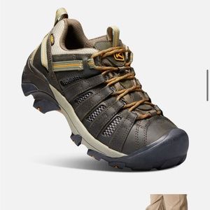 Keen’s Men's Voyageur hiking shoes